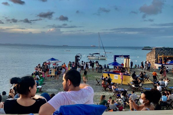 Clariana recebe convidados no pôr do sol do Sollar Baía nesta quinta-feira (3)