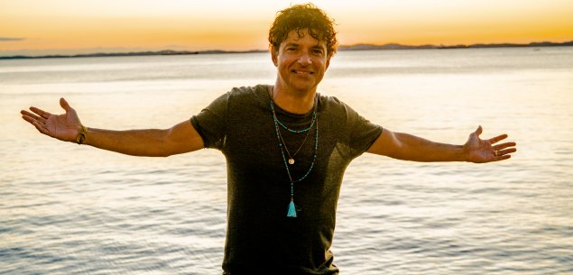 Jorge Vercillo viaja o Brasil com o evento Pôr do sol, amor e poesia