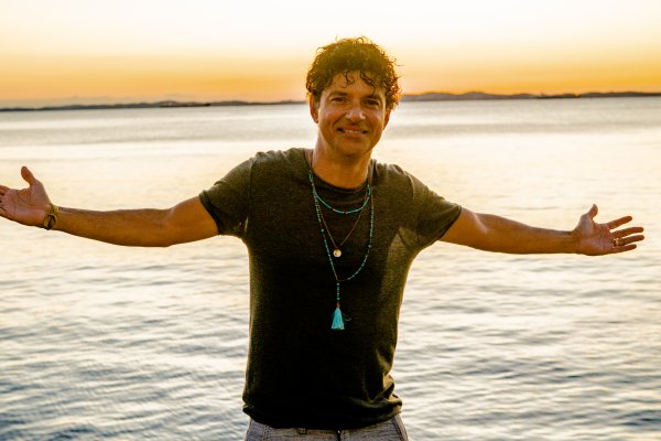 Jorge Vercillo viaja o Brasil com o evento Pôr do sol, amor e poesia