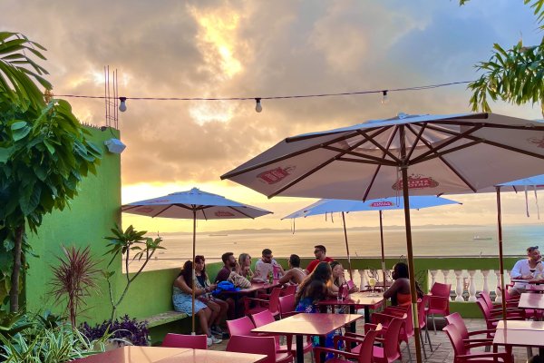 Varanda do Restaurante La Lupa esquenta verão do Centro Histórico de Salvador com música ao vivo