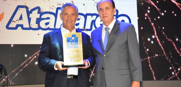 Atakarejo é premiado com Troféu Lojista do Ano